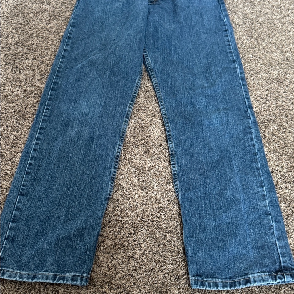 Wrangler 32 x 31 Medium Wash Regular Fit - Picture 7 of 12